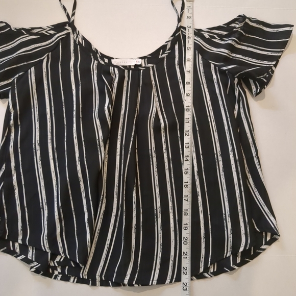 Lush Women's Cold Shoulder Black and White Striped Women's Top Size M - Picture 4 of 5